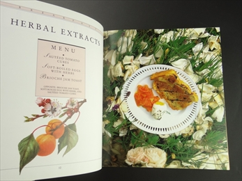 Crabtree & Evelyn Cook Book: A Book of Light Meals and Small Feasts_写真1