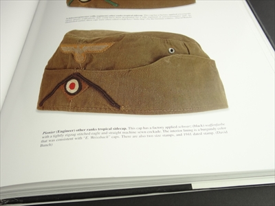 Afrikakorps: Tropical Uniforms, Insignia and Equipment of the German Soldier in World War II_写真3