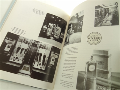 Divinely Elegant: The World of Ernst Dryden_写真6