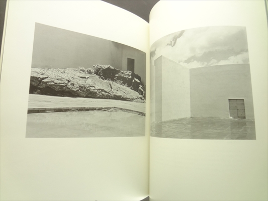 The Architecture of Luis Barragan_写真1