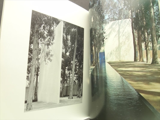 The Architecture of Luis Barragan_写真2