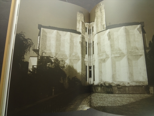 Lomene, hranate a obloukove tvary: Ceska kubisticka architektura 1911-1923_写真5