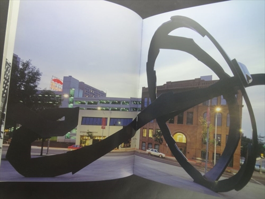 Claes Oldenburg Coosje van Bruggen_写真3