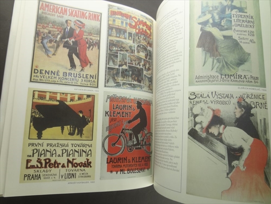 Poselstvi ulice z dejin plakatu a promen doby_写真2