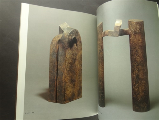 Catalogue of the Exhibition of Eduardo Chillida_写真1