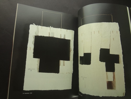 Catalogue of the Exhibition of Eduardo Chillida_写真3